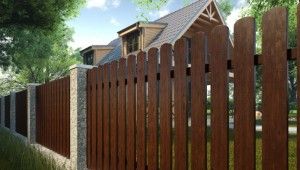 Как защитить деревянный забор?
